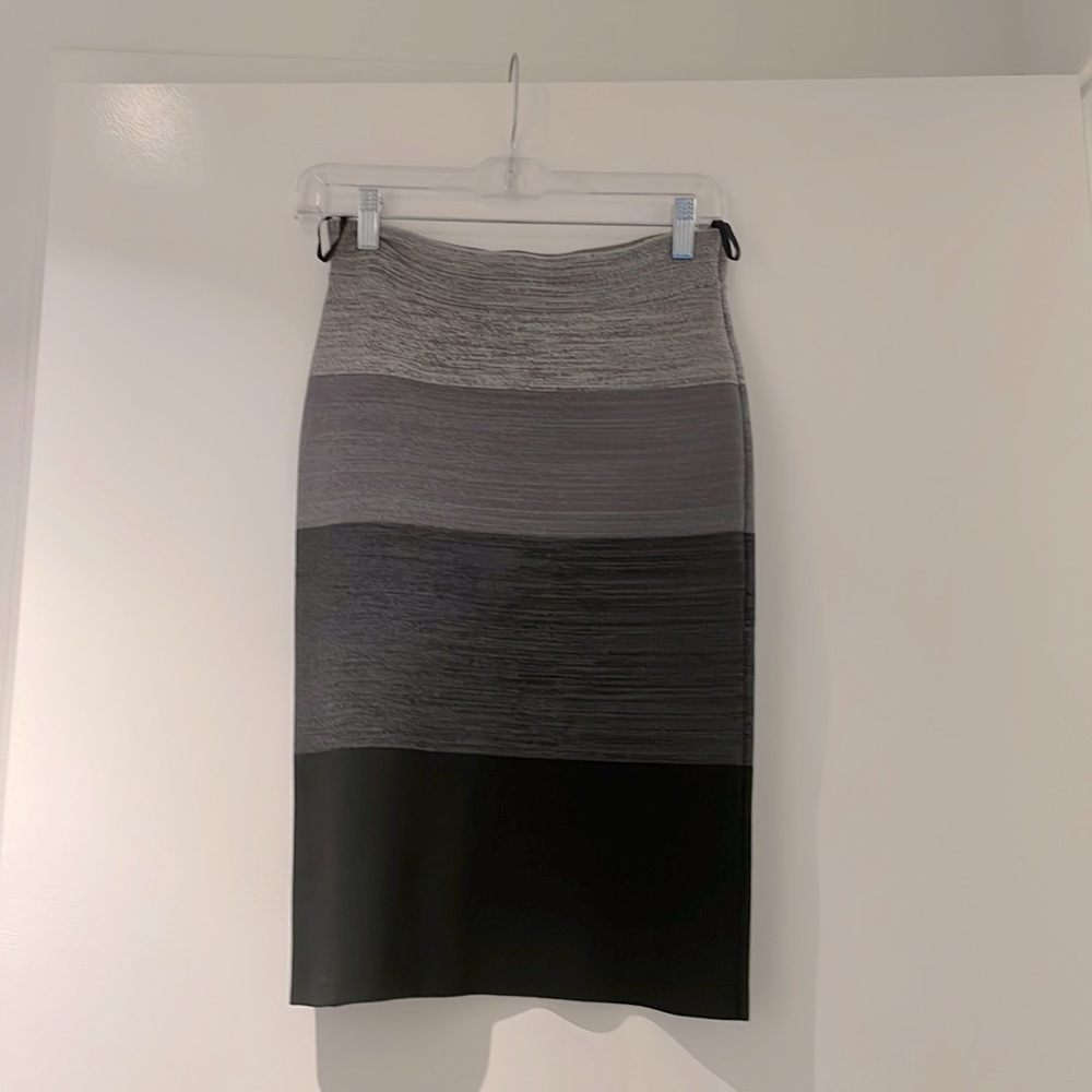 Beautiful BCBG Scarlett skirt in great condition - NEVER WORN! Size medium.